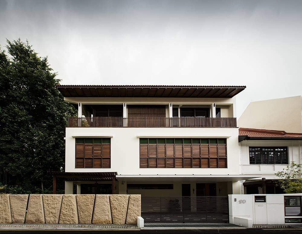 Residential home uses Breezway louvres with timber blades 